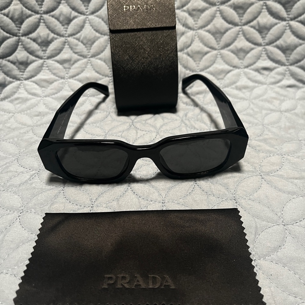 Prada Elegant Black Eyewear - Picture 2 of 5